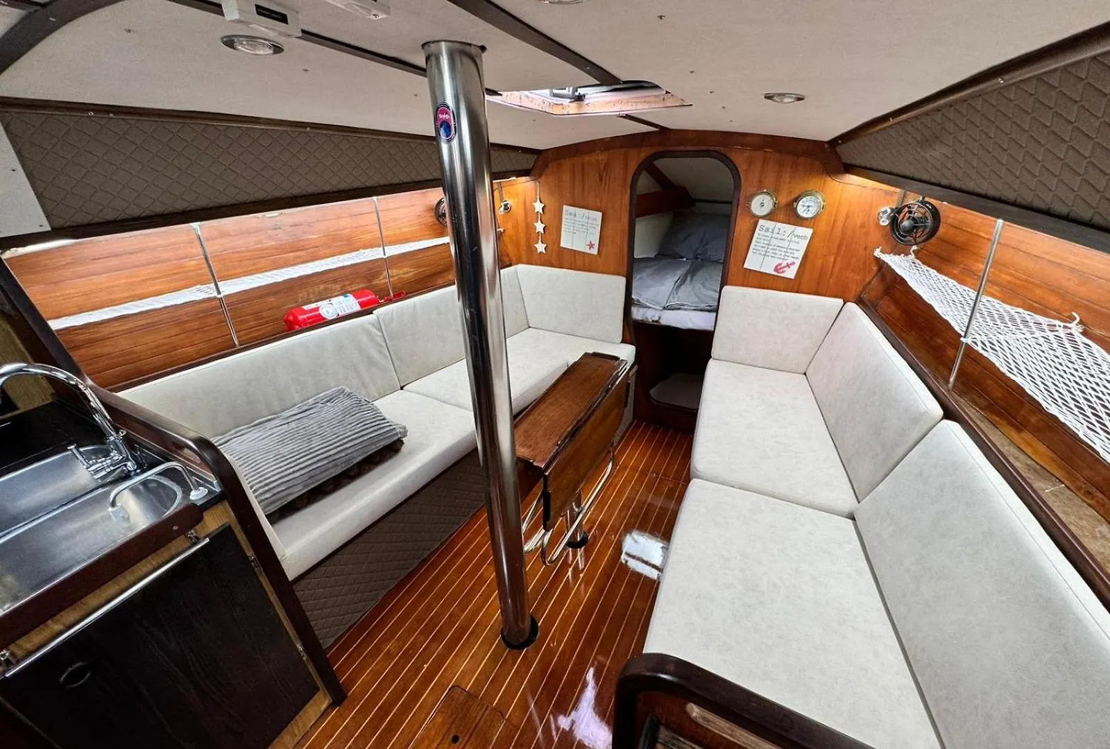 Botel Farfalla Vintage Sailboat